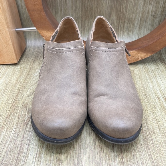 NATURAL SOUL Side Zip Faux Leather Booties - 9 (Beige) - Picture 2 of 9